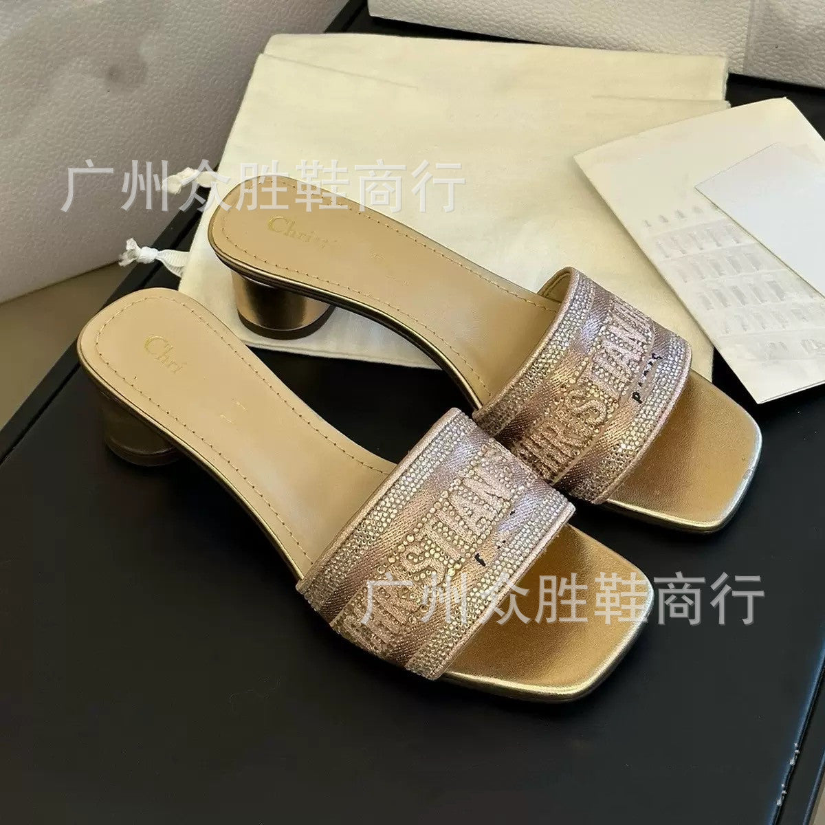 25 zapatillas de tacón grueso bordadas de seda de la marca D 25 para mujer, zapatillas versátiles de cuero auténtico, sandalias informales
