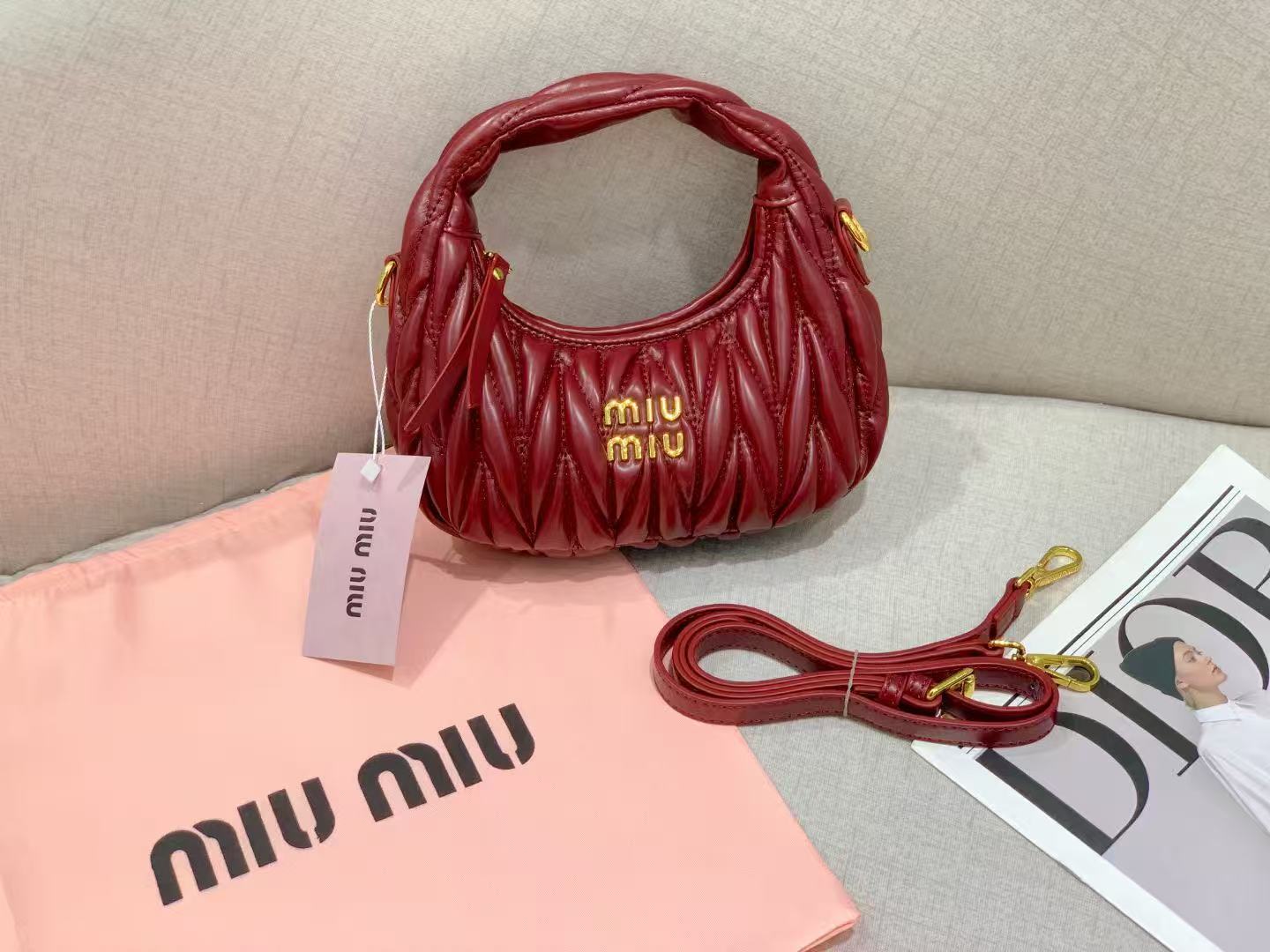 Miu Miu 2026 Nuevo bolso plisado de piel de cordero Mini bolso en forma de media luna en forma de axila Bandolera cruzada de un solo hombro para mujer