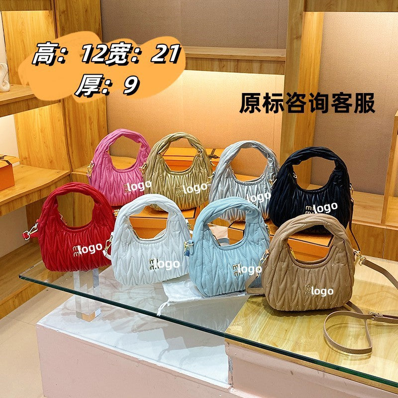 El nuevo bolso de nube plisado de MIU, bolso de mano, bolso de axila, moderno y versátil, bolso de hombro de cuero suave femenino