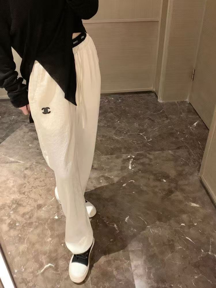 En stock~ Xiao Xiangjia 2026 doble C bordado en negro y blanco, ligero y transpirable, cinturilla elástica de caída y nuevos pantalones milagrosos versátiles de verano