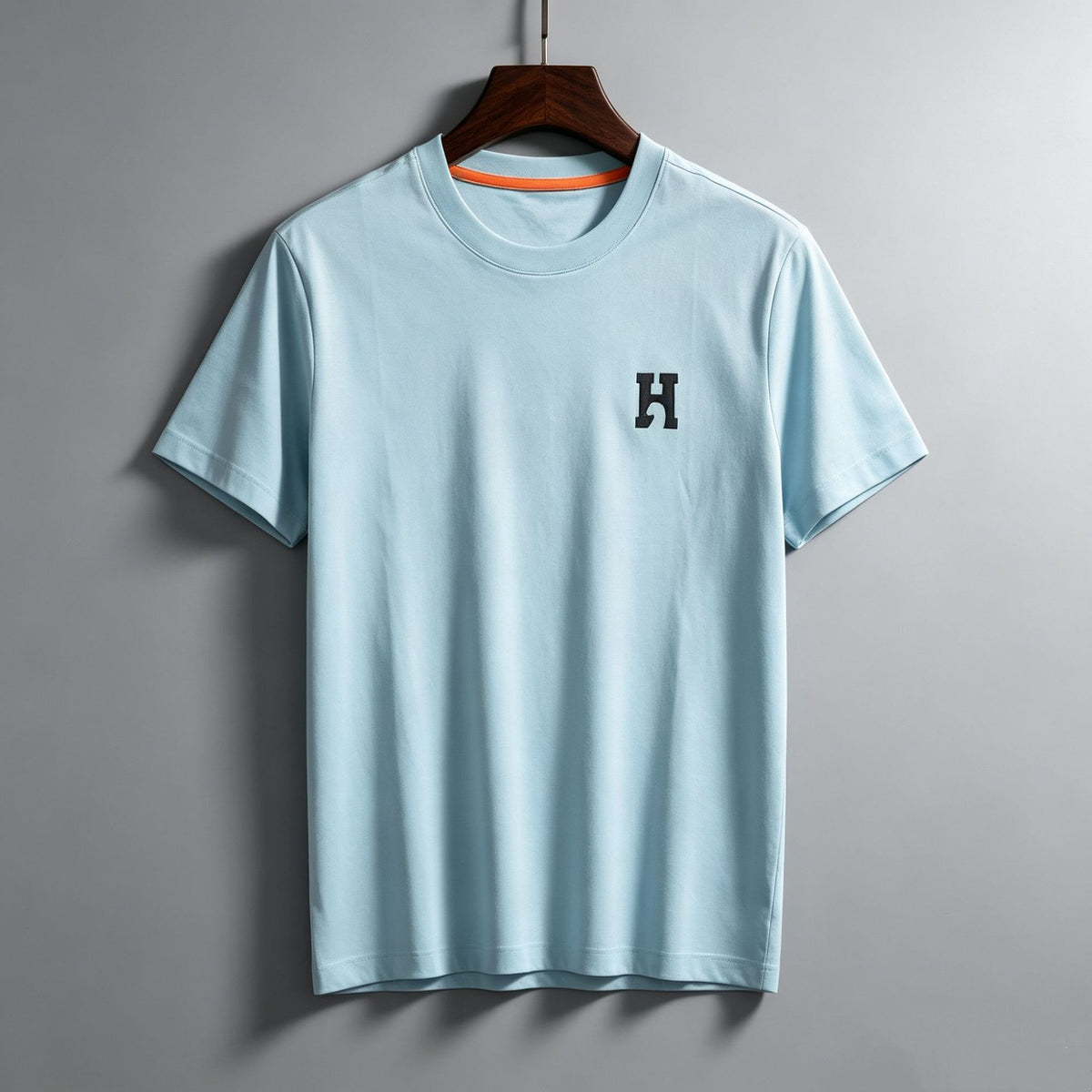 Camiseta HERM | Manga Corta Bordada | Luxury Markt