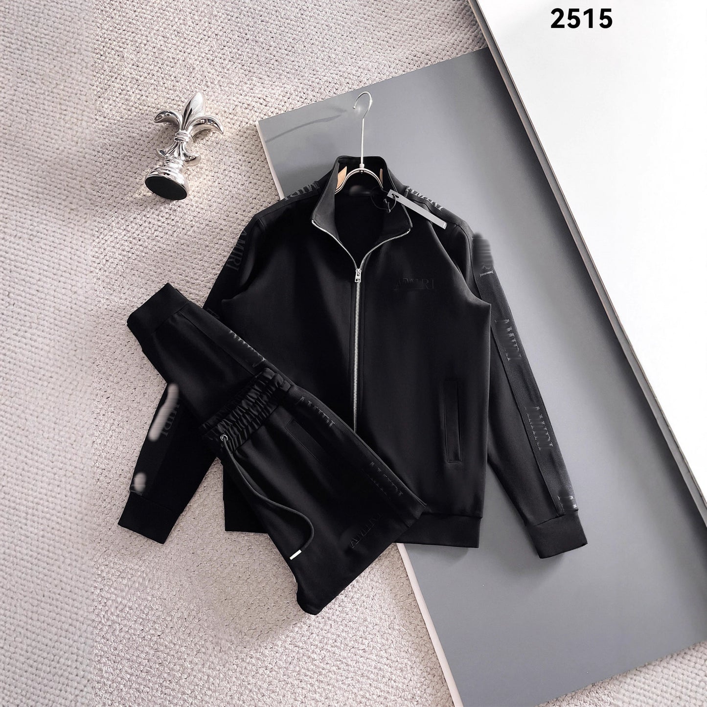 La versión correcta del SS25 transfronterizo debuta en otoño e invierno: nueva chaqueta de traje, cremallera, lujoso y sitios de moda para hombres europeos y americanos
