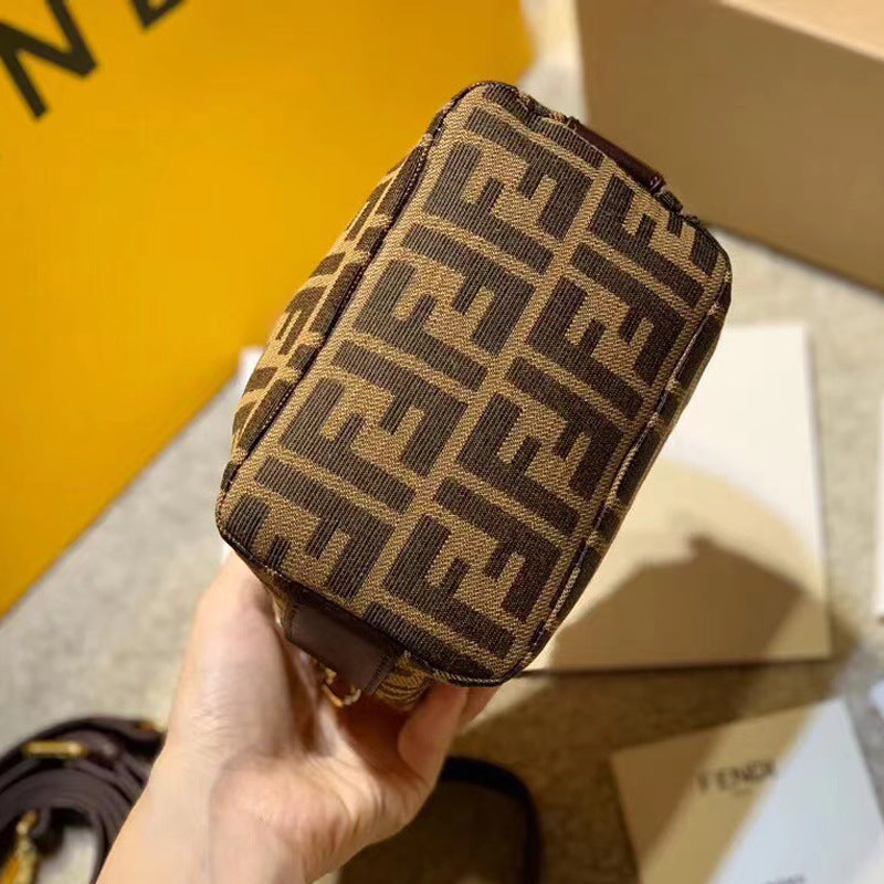 Nueva bolsa vintage de fiambrera 2025 FF Monogram Pillow Mini bolso bandolero cruzado de un solo hombro Bolso de moda para mujer