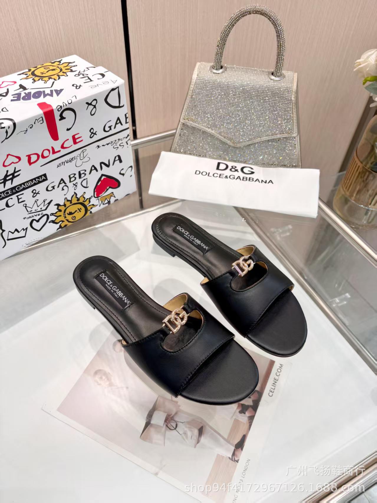 2026 Zapatillas planas de cuero para interiores y exteriores, Vietnam, Dubái, Nigeria, Envío de Cantón, Alta calidad uno a uno
