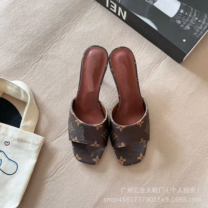 Zapatillas de tacón alto de moda europea y americana, nuevas sandalias vaqueras bordadas con bordado súper populares 2025, tacón de aguja, elegante tendencia transfronteriza