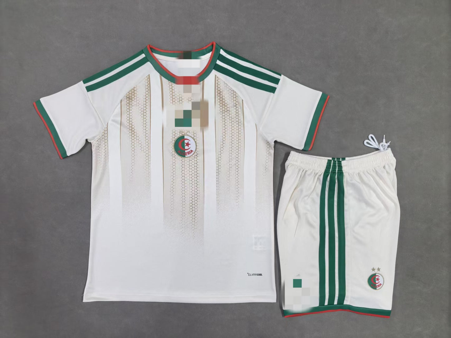 26 juegos de 26 aficionados para las equipaciones de fútbol de la Copa del Mundo de EE.UU., Canadá y México para Brasil, España, Portugal y Croacia
