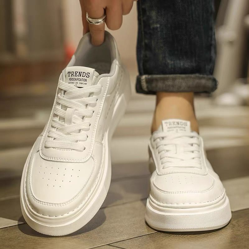 Zapatos Little White para hombre 2024 Nuevos zapatos transpirables de verano Marca de moda Calzado casual de cuero versátil Zapatos blancos de hombre Zapatillas deportivas