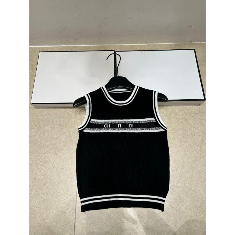 Women's sleeveless CD vest | Lettering design