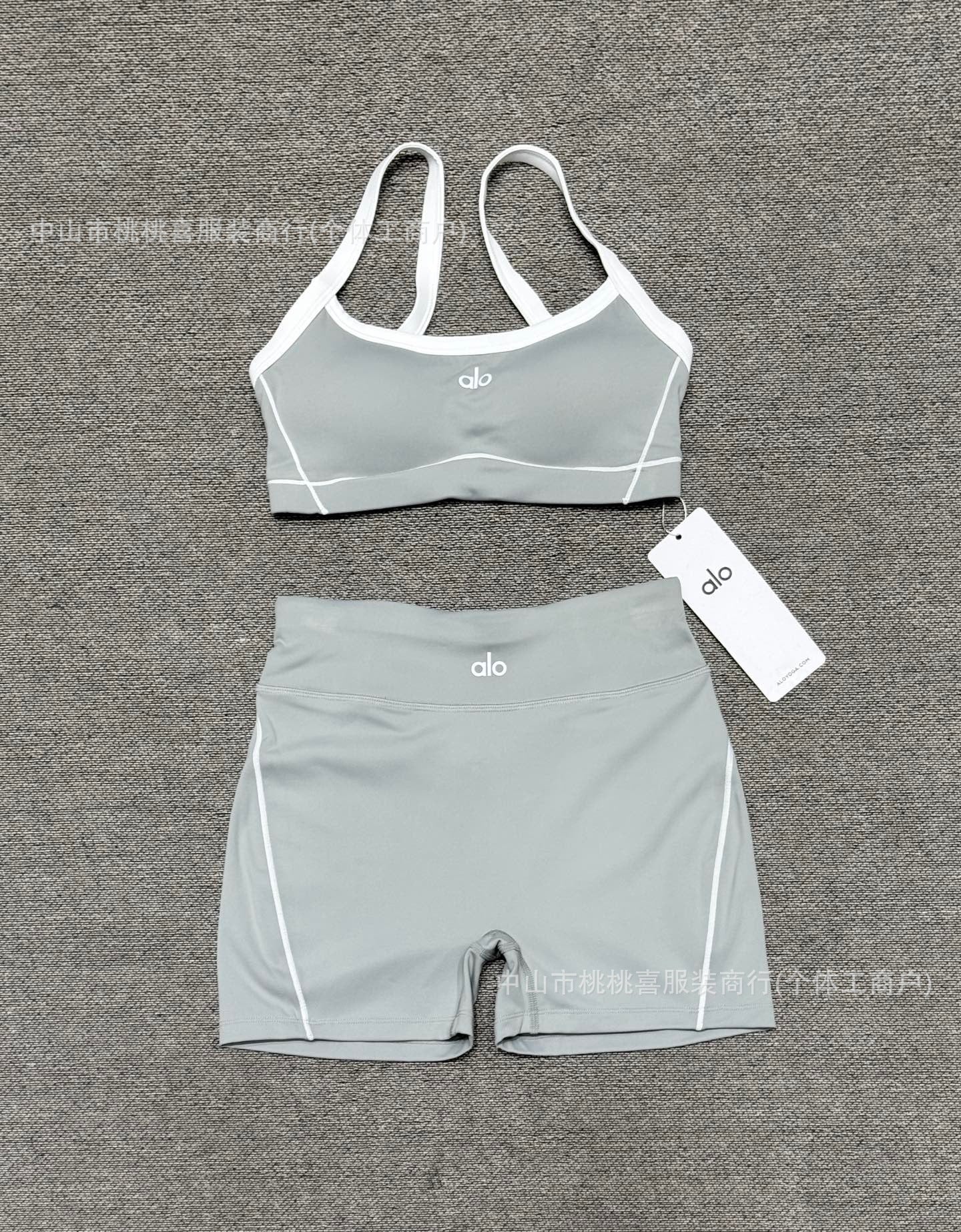 En stock, conjunto de yoga nude sensation de alta elasticidad, sujetador con tirante fino, pantalones cortos de fitness para levantar caderas, conjunto deportivo al aire libre para mujer