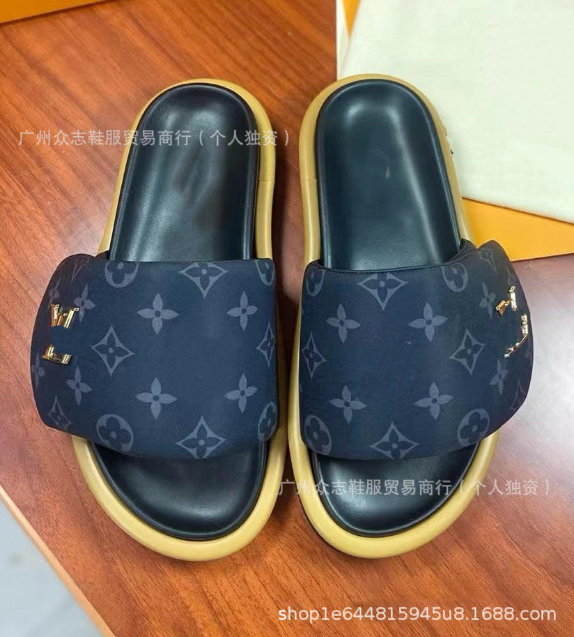 Comercio exterior Satén de Burro 2025 Verano Velcro Zapatillas de mujer Pastel mate para parejas Antideslizante Lote plano y de suela gruesa resistente al desgaste