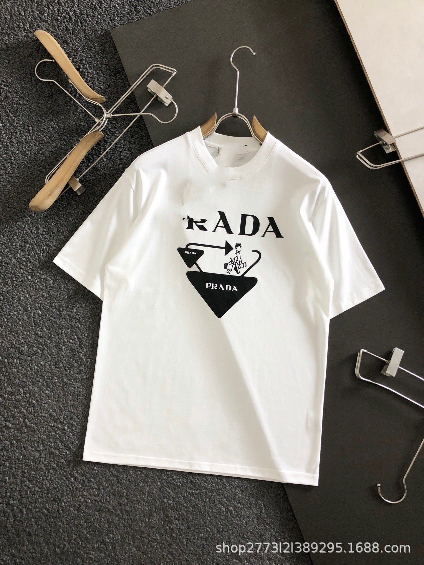 Camiseta informal informal de cuello redondo y suelta de cuello redondo con estampado de letras a la moda, camiseta versátil a juego para pareja