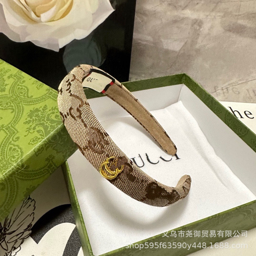 Diadema con letra Gujia, horquilla ligera de lujo, tocado de celebridad de internet socialité, accesorio de pelo vintage ligero y de lujo y de moda, diadema elegante y versátil