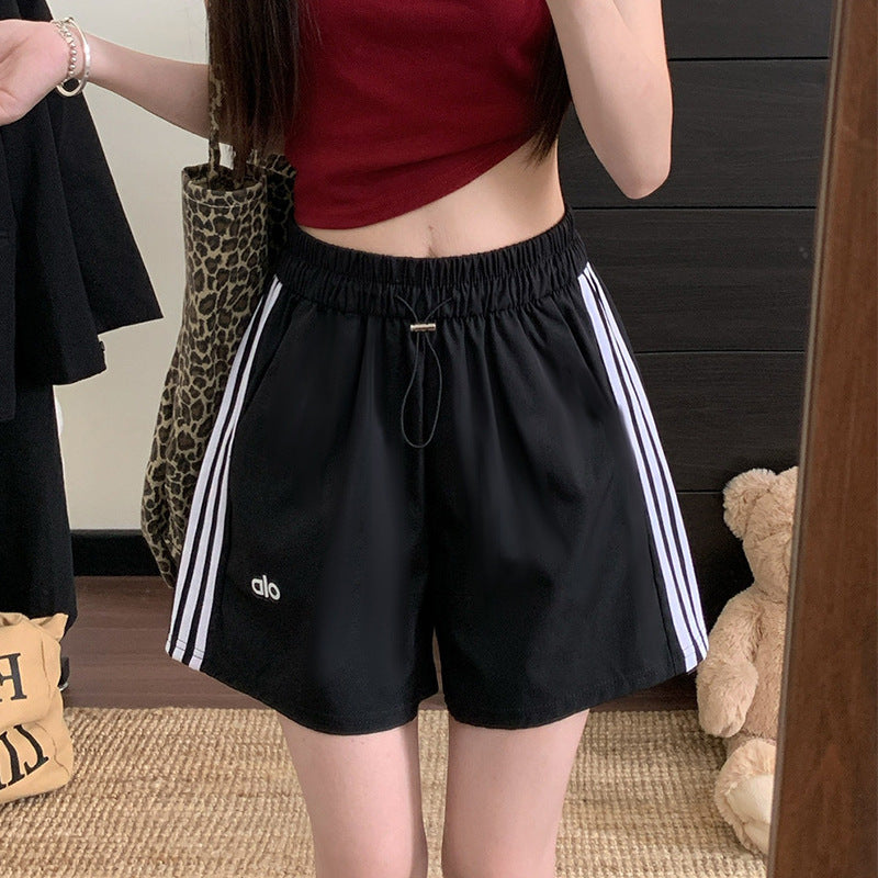 Pantalones cortos casuales para mujer, verano 2026, nuevos pantalones de talla alta de talla alta, ajustados, versátiles de talla grande y de pierna ancha de tres rayas