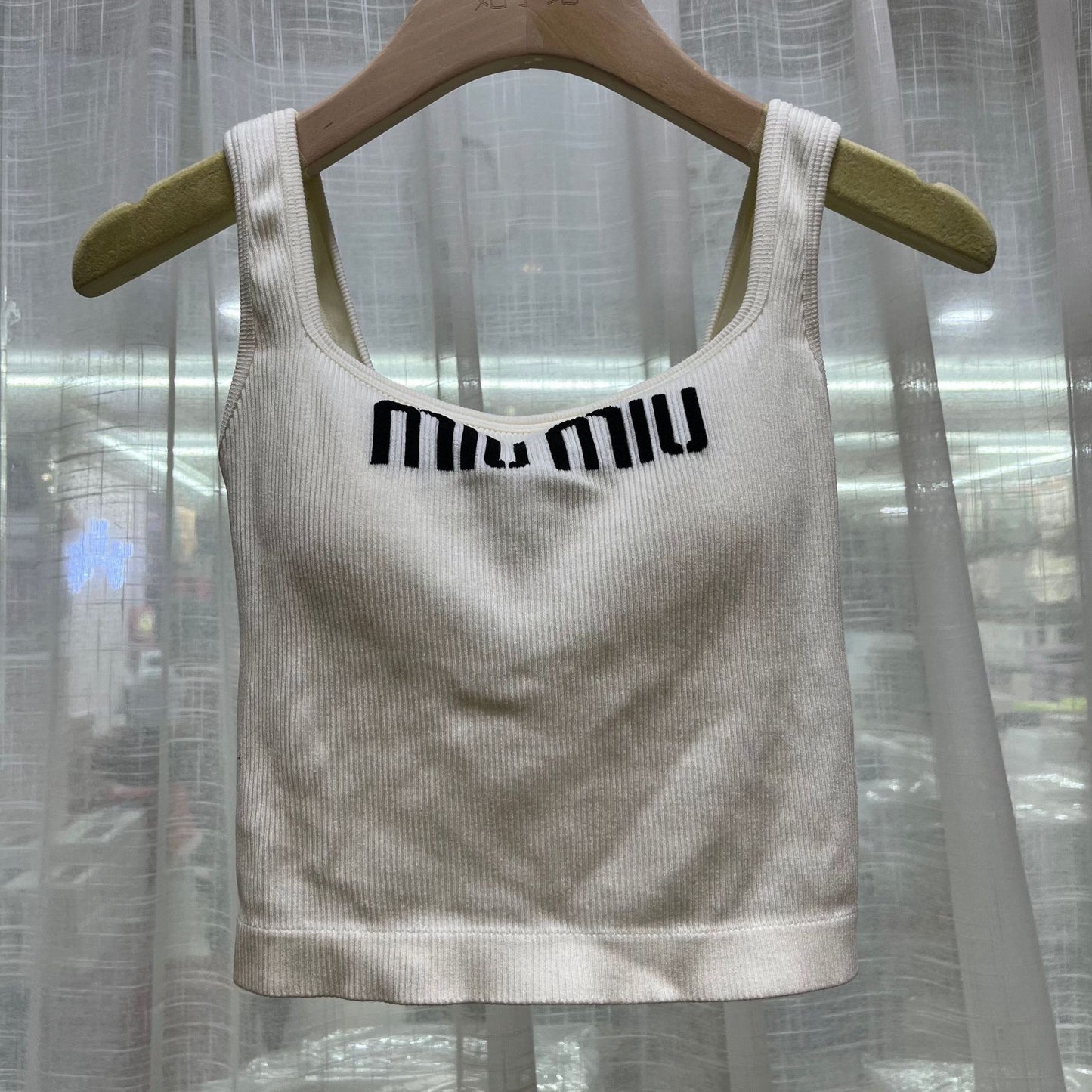 Hombros anchos, cuello cuadrado, copa integrada, sujetador en la espalda precioso, camisola de camisola integrada, letras de punto para mujer con hielo, sujetador con almohadilla de sujetador