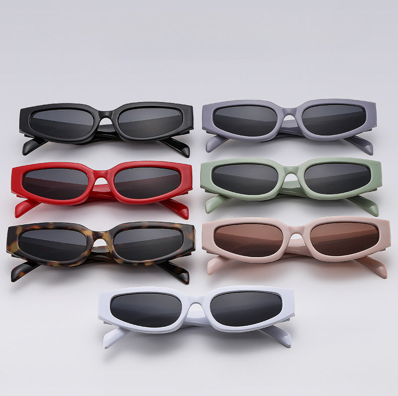 2025 Nueva gafas de sol de montura pequeña de alta gama de INS Fashion para mujer, gafas de sol de moda de ojo de gato para hombres, ventas directas transfronterizas desde Europa y América