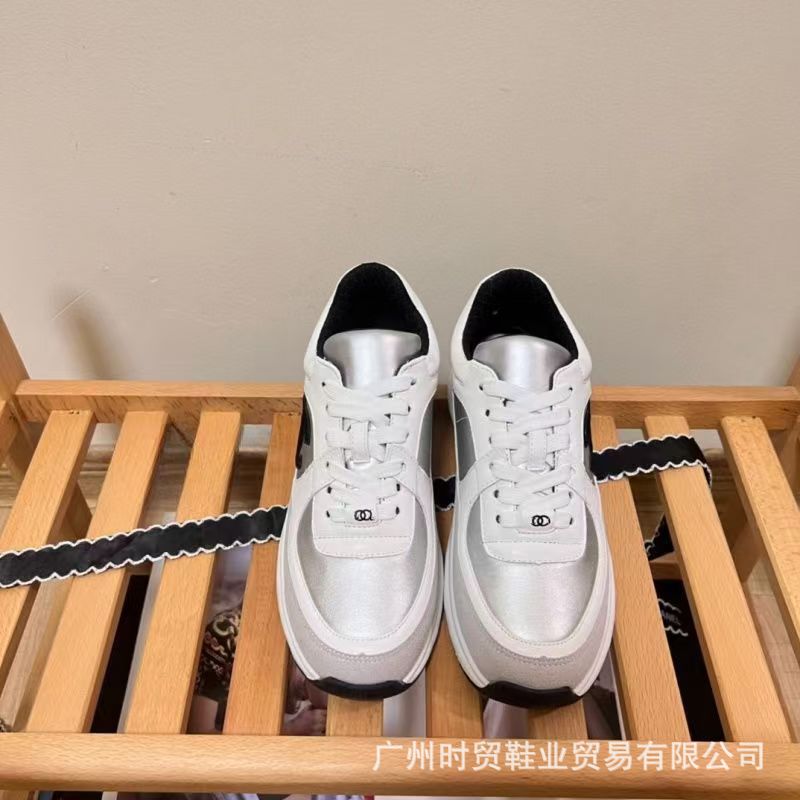 Zapatillas de suela gruesa con pequeñas fragancias, zapatillas de papá, zapatillas casuales de cuero suave para mujer, zapatillas de correr nuevas para mujer 2023
