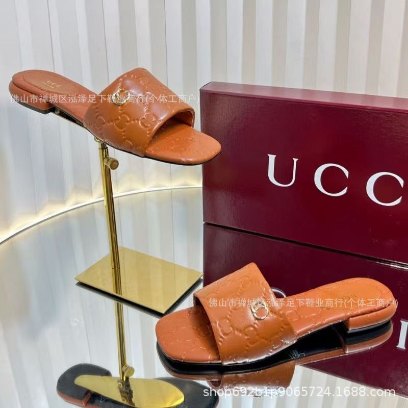 Nuevas sandalias planas en relieve con relieve off-line con letras antideslizantes zapatillas clásicas de playa para mujeres