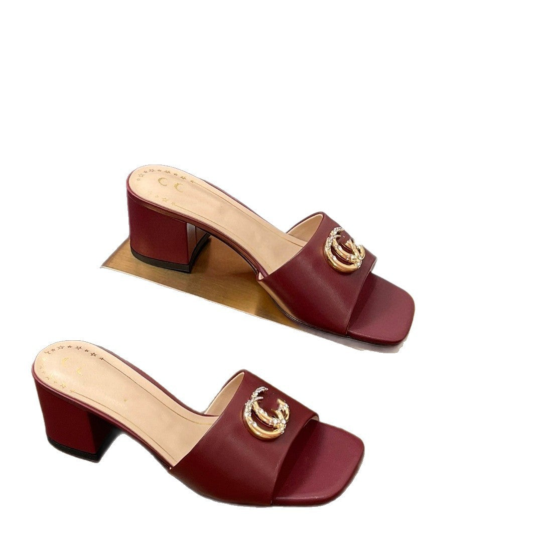 Exporta nuevas zapatillas de tacón alto con hebillas de letras en versión alta, sandalias de tacón grueso de cuero auténtico, zapatos de mujer talla grande directamente de fábrica