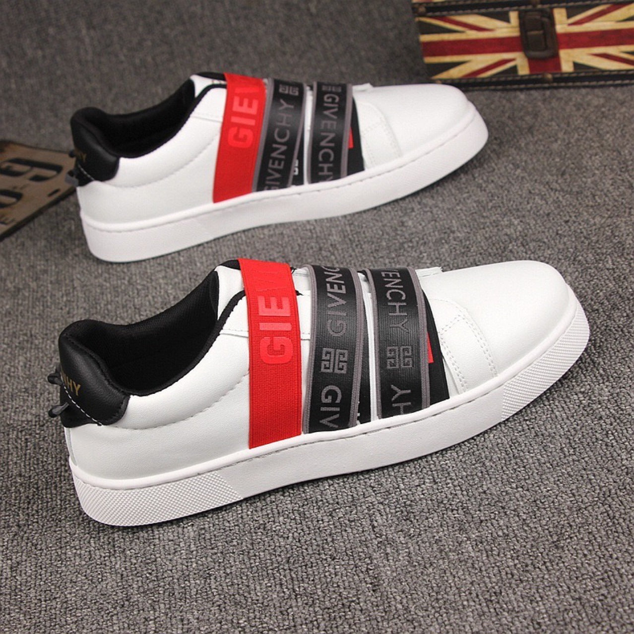 Calzado de hombre de moda, zapatillas blancas versátiles de un solo paso, zapatillas deportivas casuales de suela blanda transpirables para hombre, zapatillas de nicho 2025