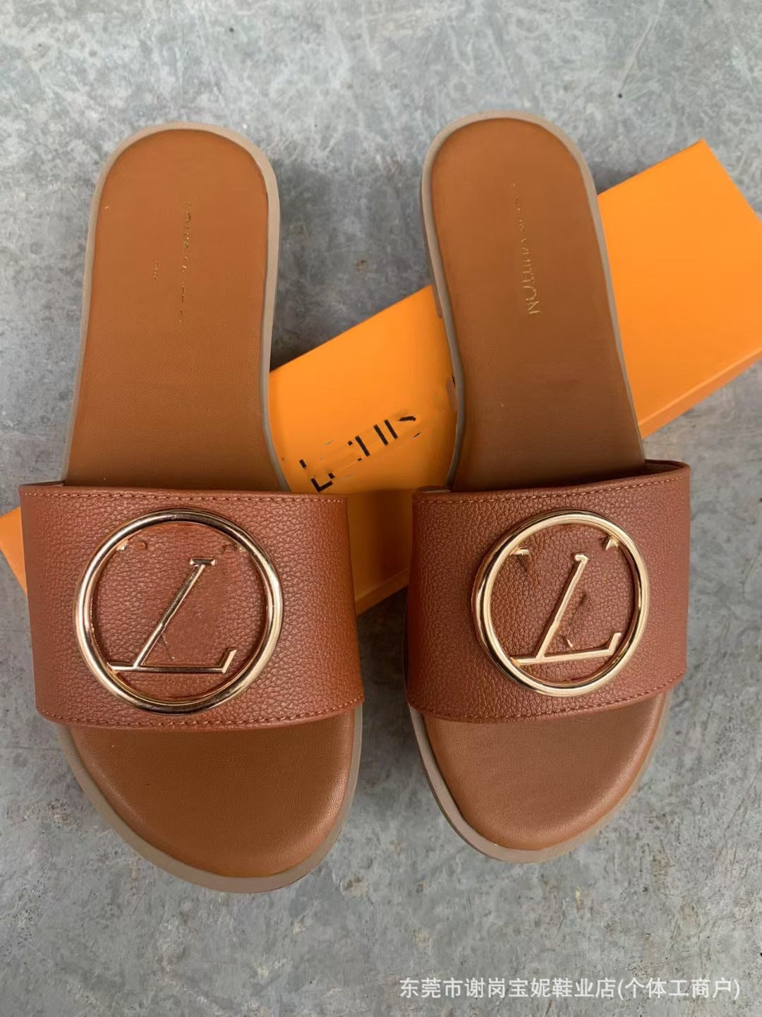 Sandalias nuevas de herraje de la familia V, zapatillas de moda afroeuropeas y americanas de verano para ropa exterior femenina