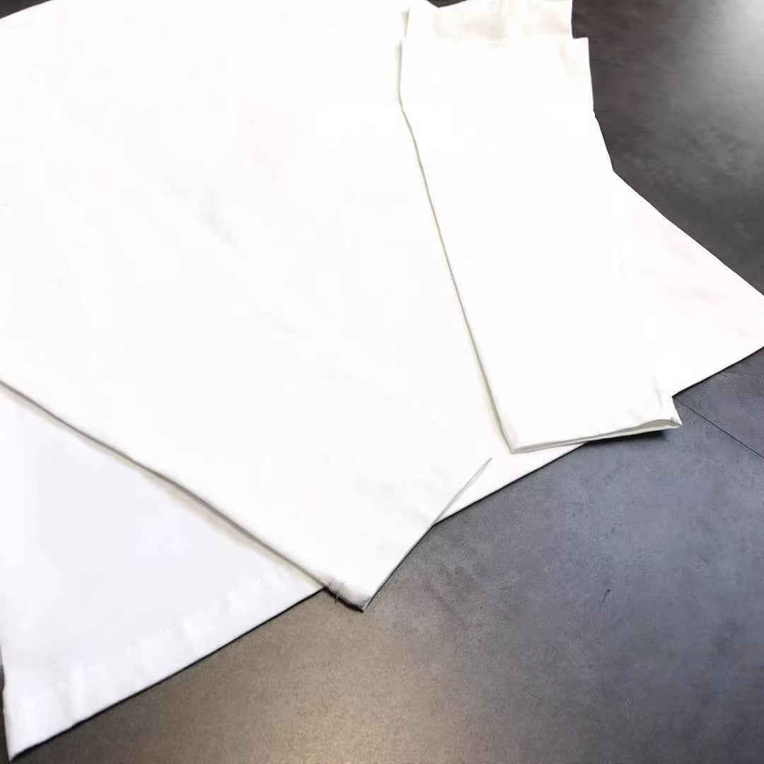 La capa base de Miu, versátil, casual y de nicho, cuello de colores y letras de aplique con cuello redondo y manga larga y camiseta de manga larga