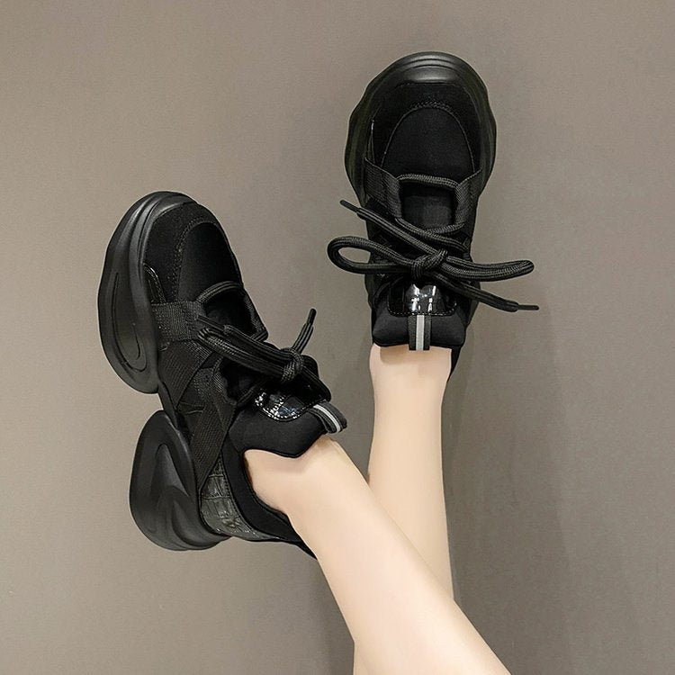Zapatos de papá para mujer 2025 nueva plataforma de magdalenas de primavera con mayor altura dentro de zapatos de mujer, zapatillas informales y zapatos blancos