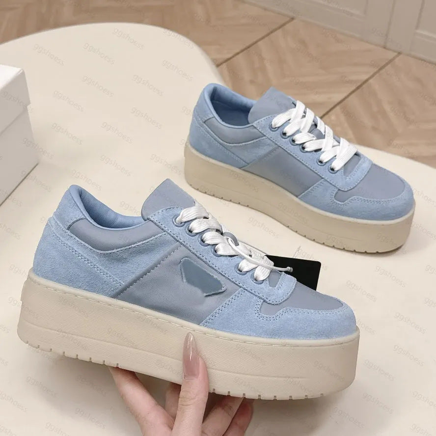 Spot primavera y otoño, nueva moda, zapatos polivalentes de suela gruesa y sucios, mujeres viejas con cordones grasos, ding estrella zapatos de pan