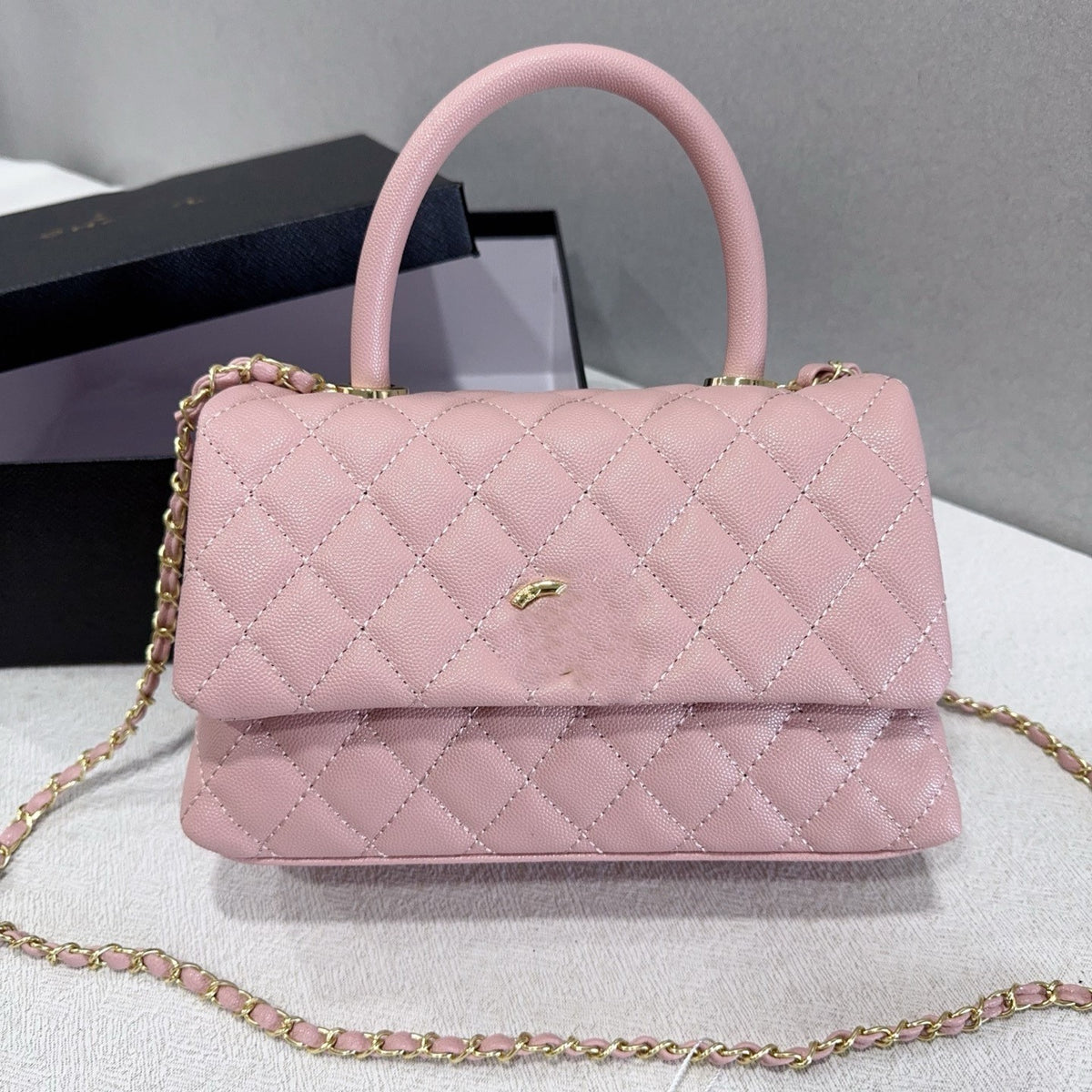 Женская сумка «Кавиар» с цепочкой и бриллиантами | Летняя сумка-багет | С коробкой