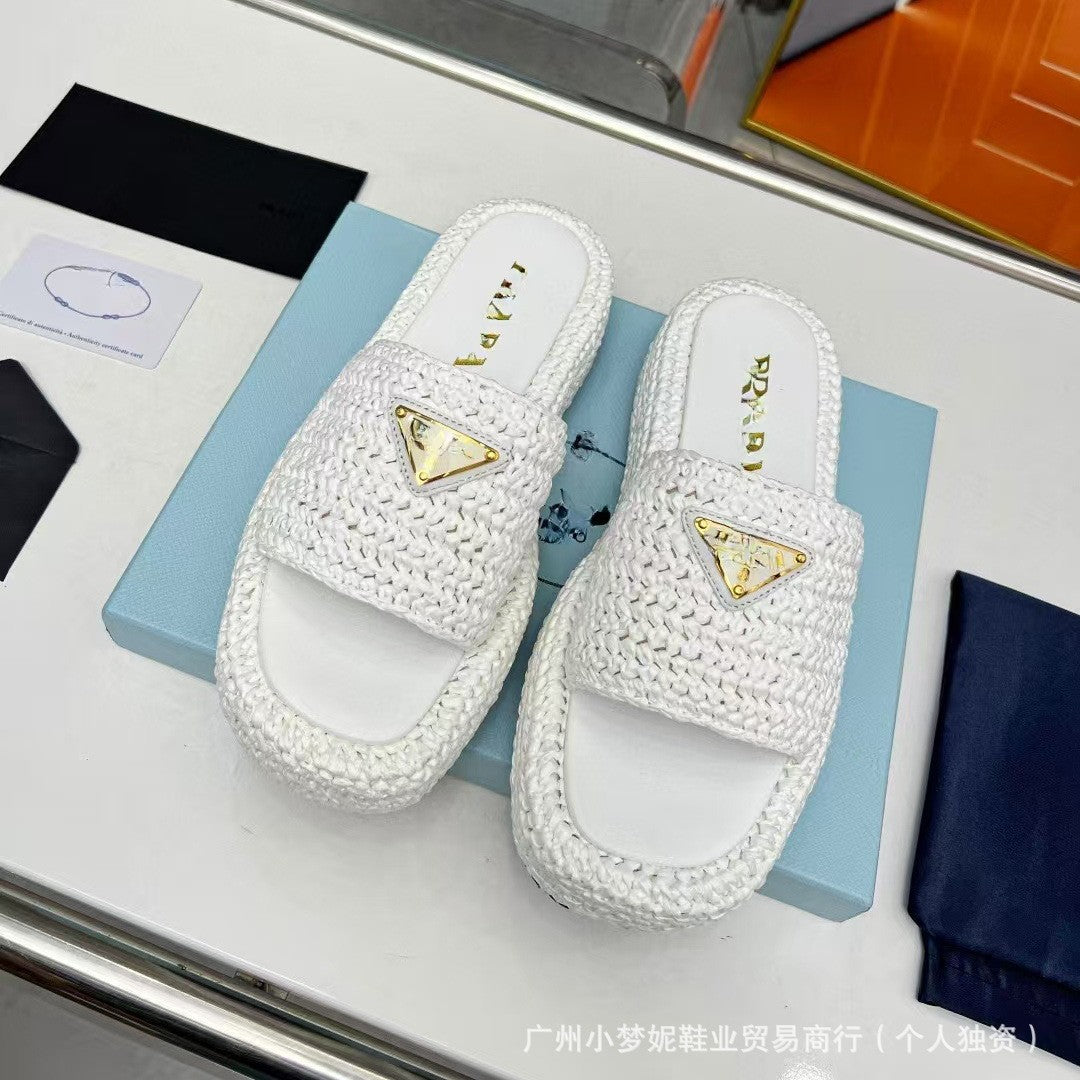 Verano 2024 nuevas sandalias tejidas de suela gruesa y de una sola línea, suela de plataforma tejida con césped que aumentan la altura y sandalias casuales de cuero genuino para mujer