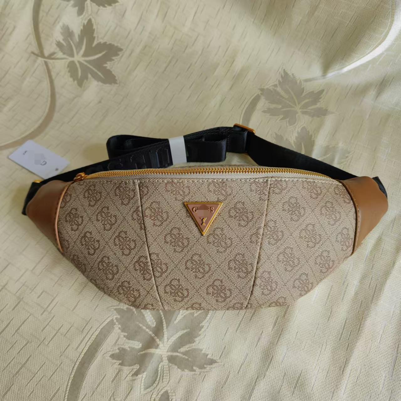 New Guesser Foreign Trade 2025 Nuevo bolso bandolero europeo y americano para hombre con cremallera triangular estampado Bolso de hombro de moda Bolso de hombre
