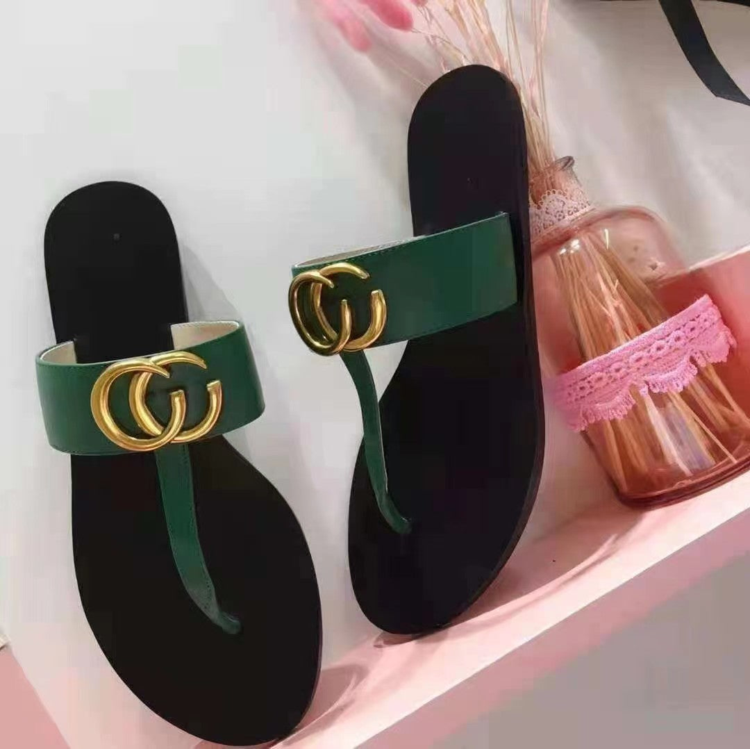2023 Nuevas zapatillas de comercio exterior europeas y americanas Zapatillas planas de mujer Zapatillas de mujer Casual versátil de dedos abiertos, sandalias V