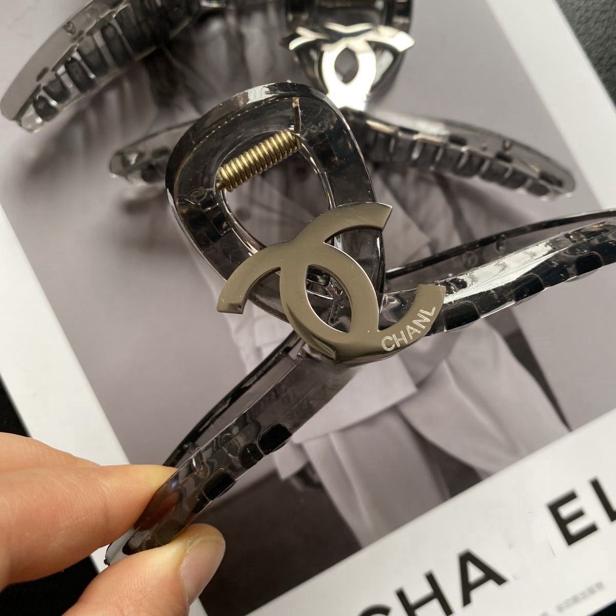 Nuevo clip de garra grande estilo Chanel, elegante y versátil pinza de tiburón para la parte trasera de la cabeza, clips de accesorio para el pelo de alta gama al por mayor