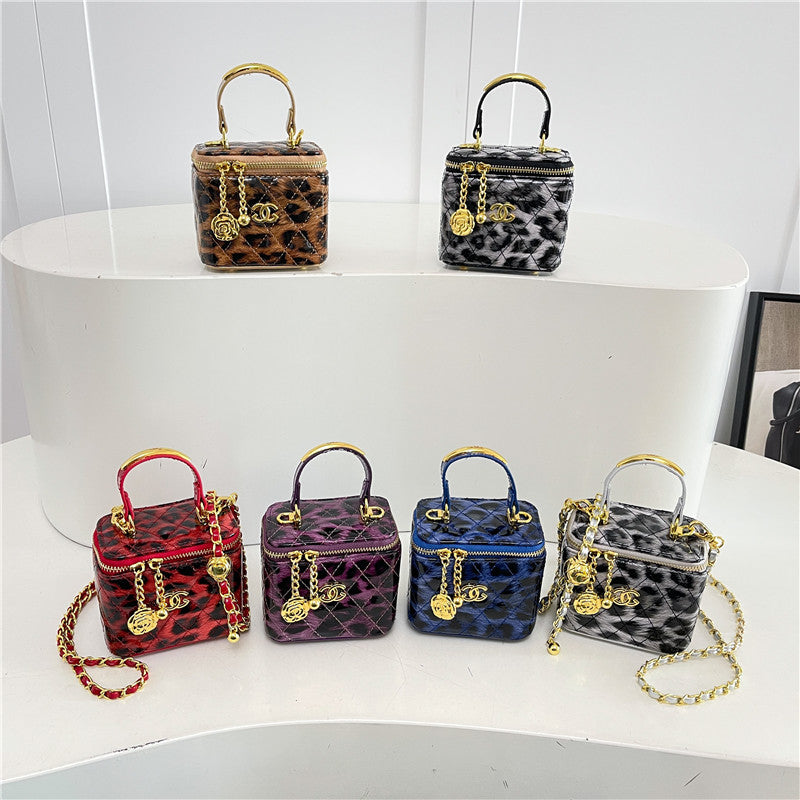 Bestsellers de comercio exterior: bolso pequeño cuadrado con estampado de leopardo, bolso cruzado de un solo hombro estilo estilo Chanel brillante, bolso caja con cadenas bordados con diamantes