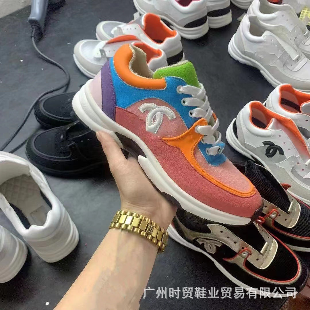 Zapatillas de suela gruesa con pequeñas fragancias, zapatillas de papá, zapatillas casuales de cuero suave para mujer, zapatillas de correr nuevas para mujer 2023