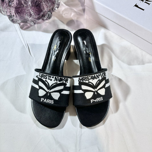 Chanclas Tacón Grueso Mujer Mariposa Bordada | LuxuryMarkt