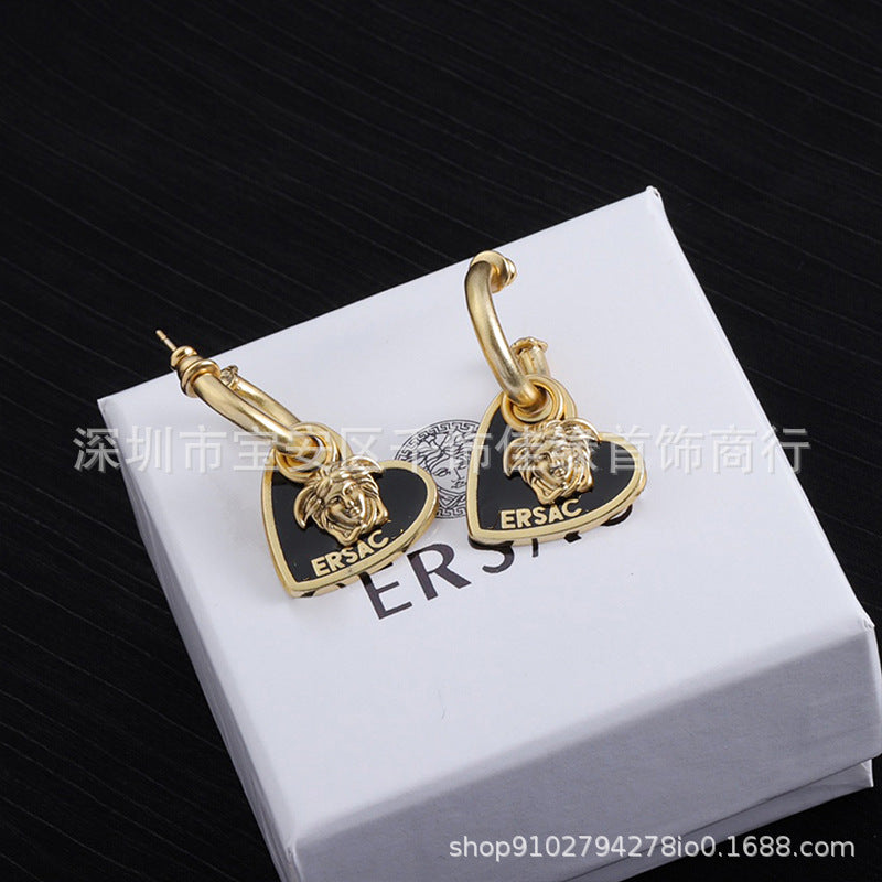 Colección de pendientes Man Family Medusa: pendientes de perla incrustados con diamantes, estilo personalizado extravagante, pendientes ligeros y lujosos