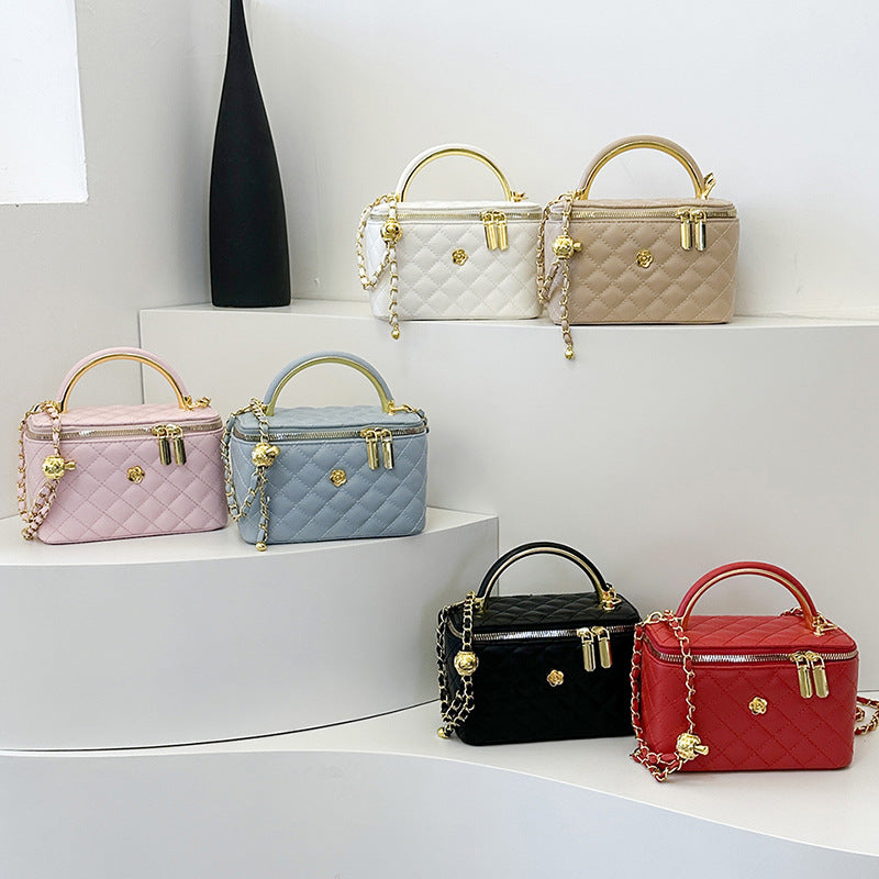 Bolso de mujer de mujer con letras de charol y perlas, caja de un solo hombro bordada con diamantes, bolso pequeño cuadrado, bolso de maquillaje con cadena cruzada