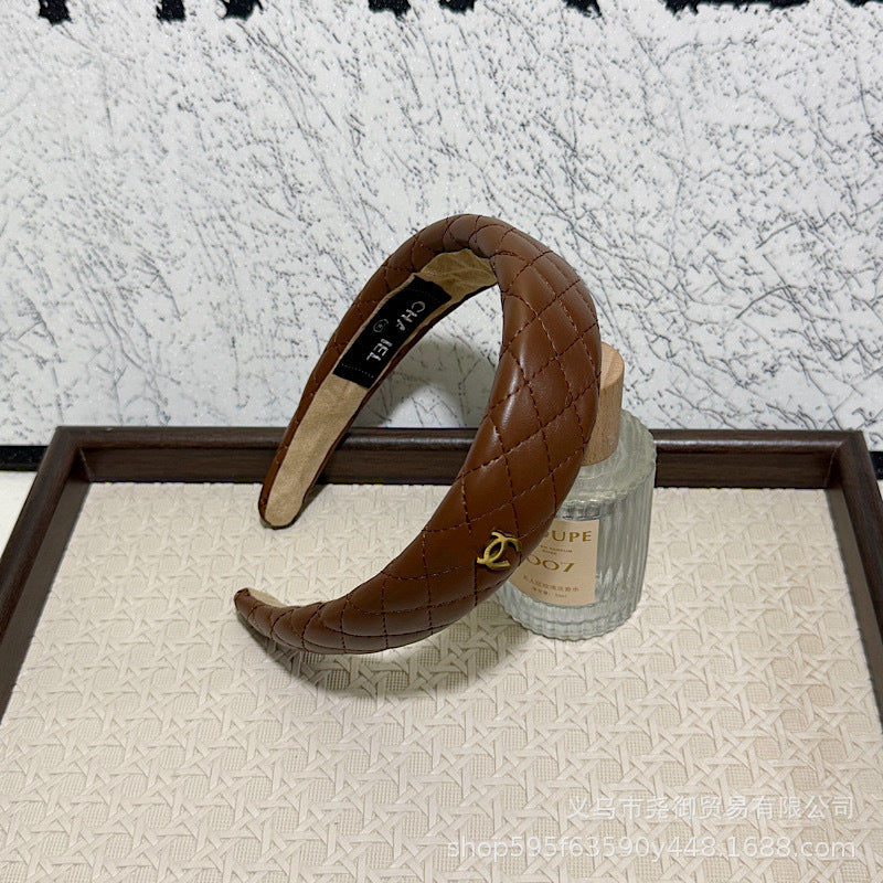 Diadema retro coreana de cuero INS con diamantes para realzar, elegancia corona, pinza premium de borde ancho Xiang
