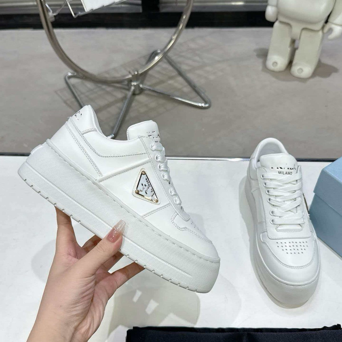 26 años de la familia P triángulo marca plataforma zapatos muffin aumentan la altura moda zapatillas casuales hombre pequeño versátil pequeña zapata blanca