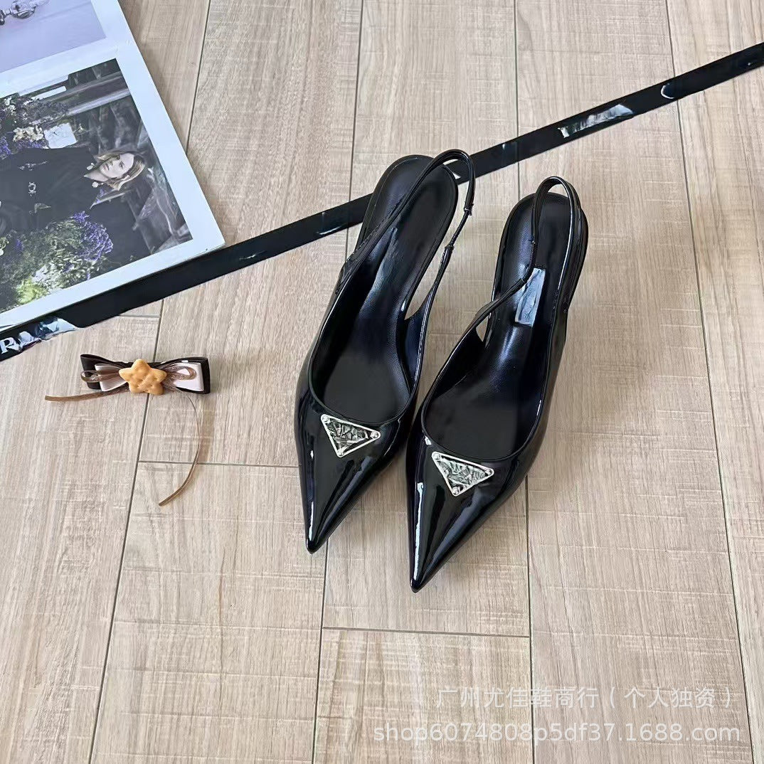 2025 Nueva P Family Triangle Logo Sandalias huecas en la espalda, tacones altos de moda con punta de corte poco profundo, zapatillas de tira trasera Fashion