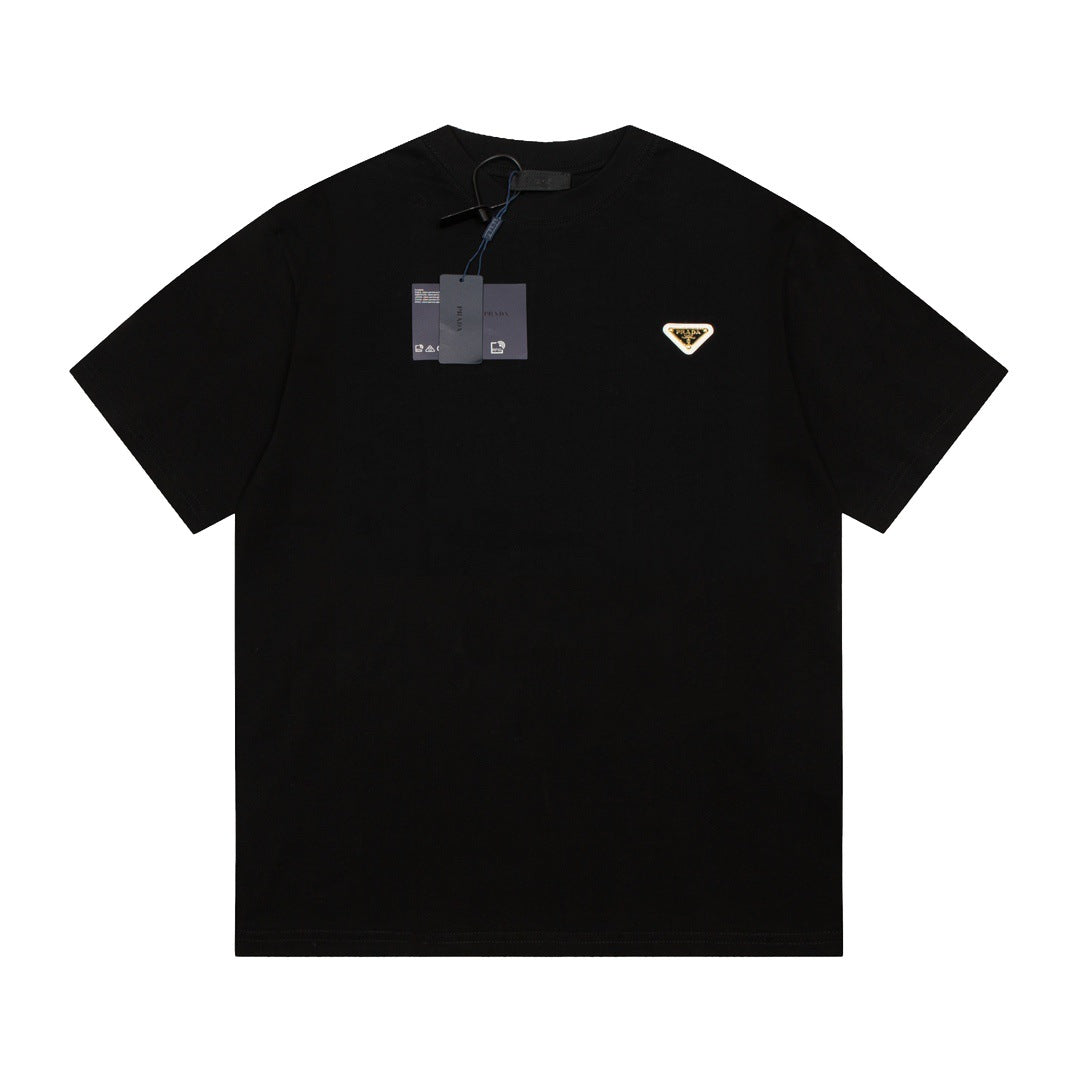 Versión de lujo de alta gama pra Pujia triángulo metálico LOGO, camiseta unisex de verano suelta y versátil con estampado y manga corta