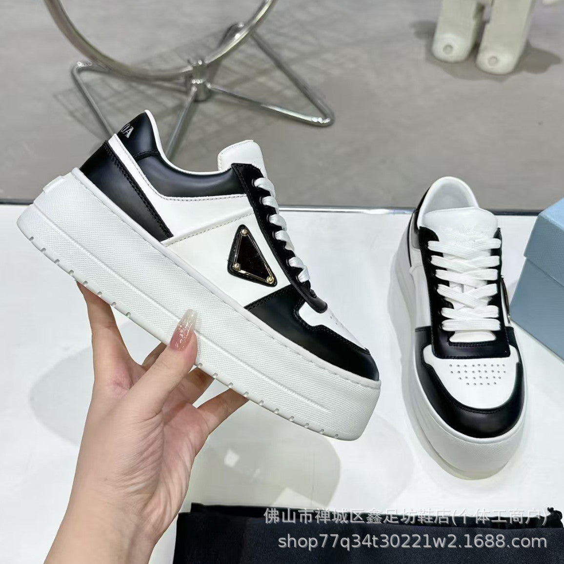 Zapatillas P Blancas Unisex 2026 | Plataforma Casual
