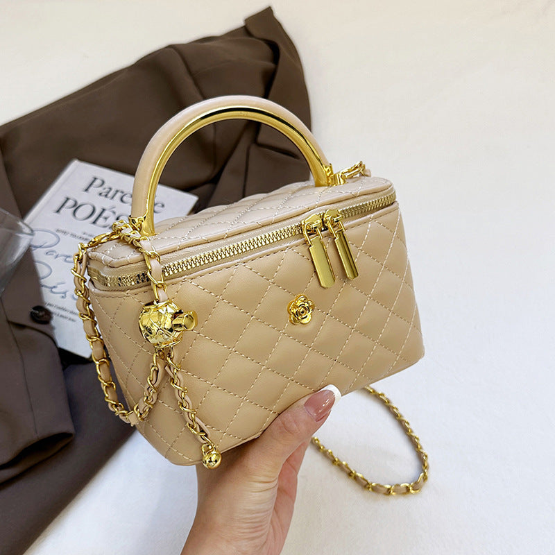 Bolso de mujer de mujer con letras de charol y perlas, caja de un solo hombro bordada con diamantes, bolso pequeño cuadrado, bolso de maquillaje con cadena cruzada