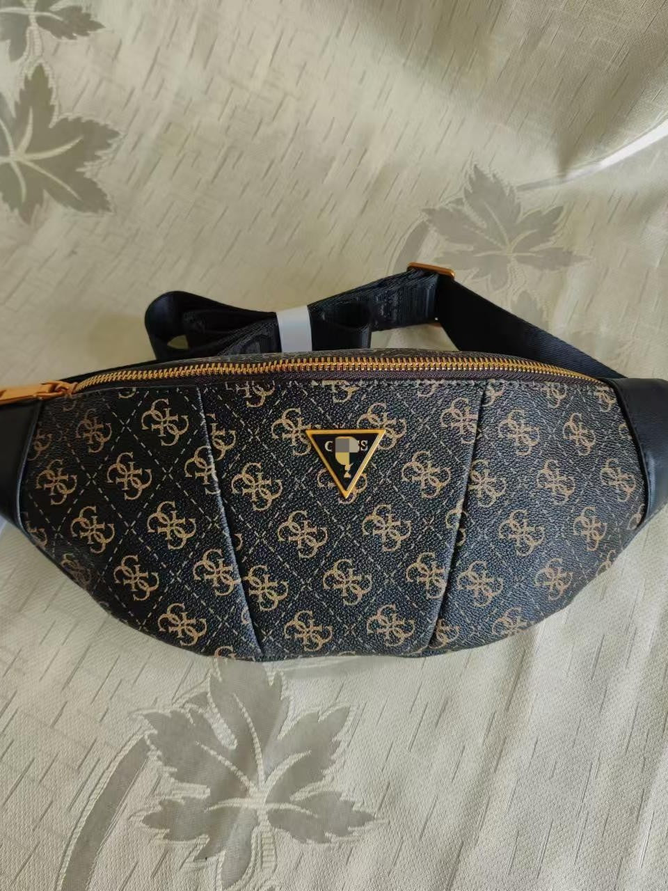 New Guesser Foreign Trade 2025 Nuevo bolso bandolero europeo y americano para hombre con cremallera triangular estampado Bolso de hombro de moda Bolso de hombre