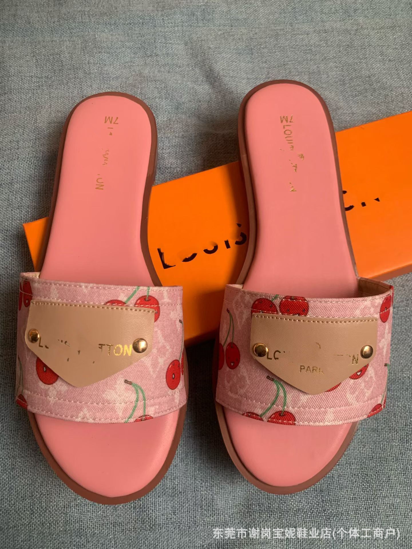 Sandalias nuevas de herraje de la familia V, zapatillas de moda afroeuropeas y americanas de verano para ropa exterior femenina