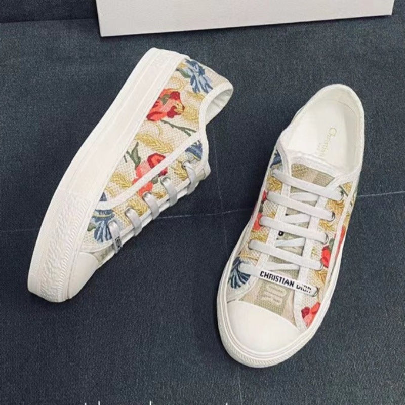 Comercio exterior 2026 Nuevos zapatos de mujer bordados de lona Suela gruesa Zapatos blancos versátiles que realzan Zapatos deportivos casuales de punta redonda