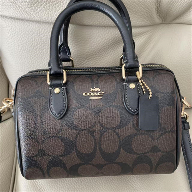 Kochi C bolso mini monograma Boston con monograma de Kochi C, portátil de mano y de hombro cruzado de hombro para mujer
