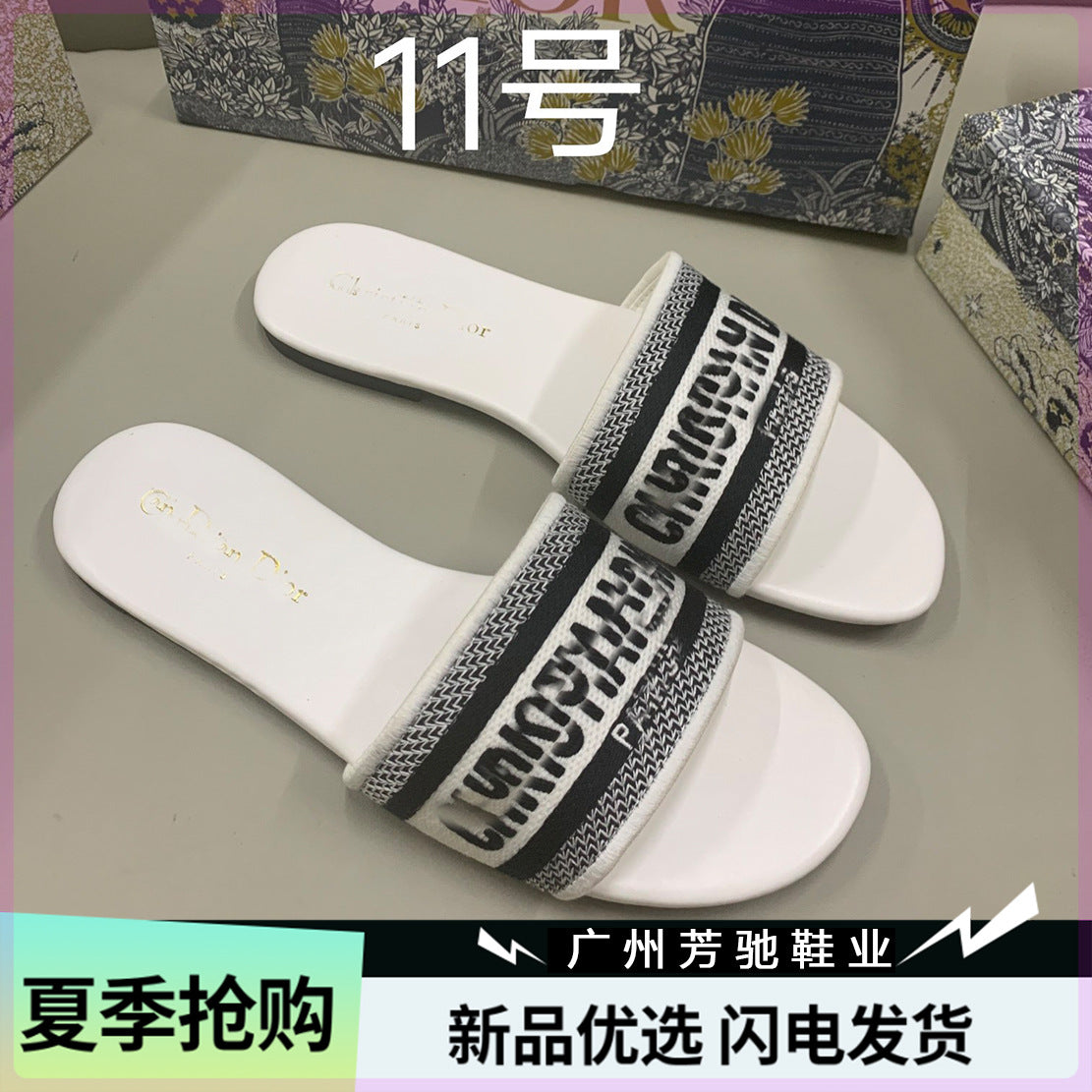Dior zapatos planos de mujer a la moda y versátiles bordados,Alta costura,suela suave antideslizante Dior Nuevo y moderno zapatillas refrescantes 2026