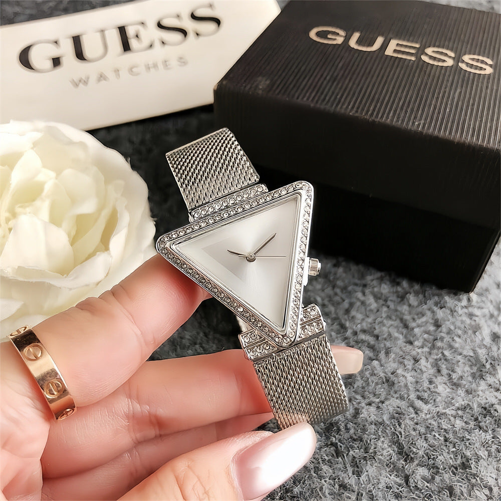 GUE Dreieckige Damenuhr | Quarz und Mesh-Armband