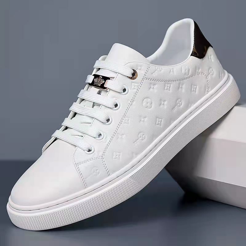 Zapatillas de hombre, zapatillas blancas de cuero, zapatillas transpirables de verano para hombre, pedales de un pie, zapatillas versátiles de plataforma, suelas planas y modelos nuevos y duraderos